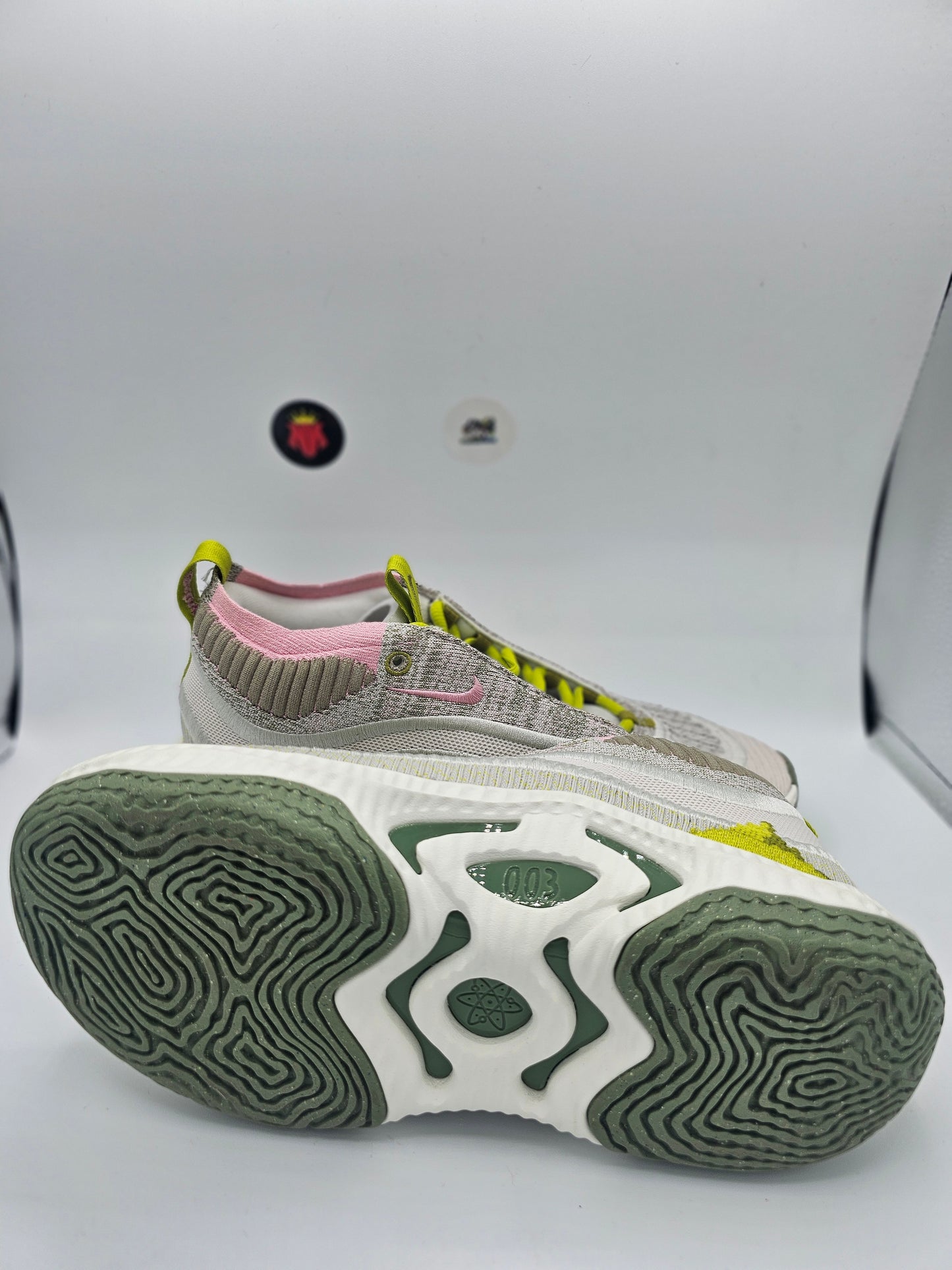 NIKE COSMIC UNITY 3